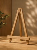 Peana de madera tipo caballete en acabado roble para retrato de mascota